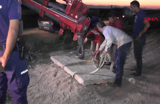 Tarlada su kanalı açarken 'tarihi eser' buldu