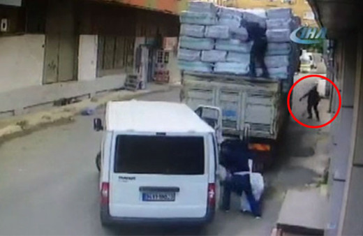 Kamyonun sürücüsü baretli hırsızlara böyle suçüstü yaptı!