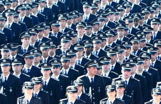 Emniyet Genel Müdürlüğü'nden rutbeleri sökülenler kimler isimleri son KHK tam liste