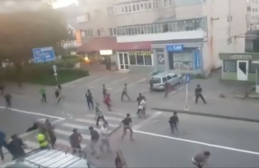 Çingeneler birbirine girdi! Ortalık savaş alanına döndü