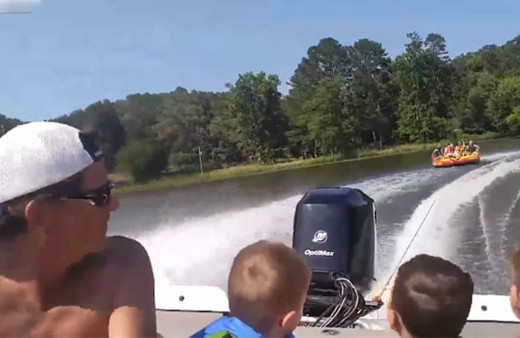 Şişme bot deniz bisikletini böyle biçti!