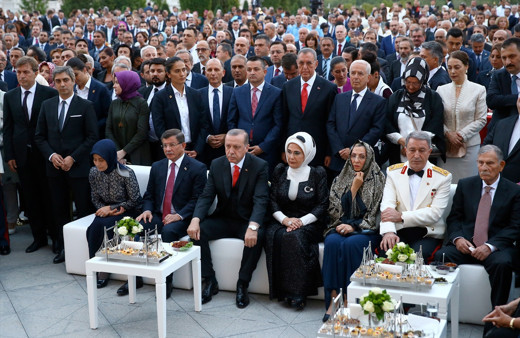 Hulusi Akar'ın eşi Şule Akar kimdir başörtülü dua resmi olay olmuştu