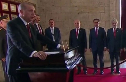 Başkan Erdoğan'dan Anıtkabir'de ilk mesaj