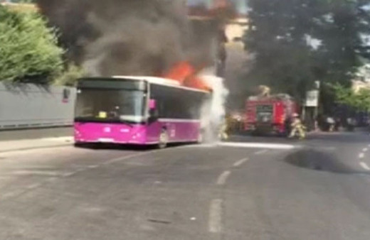 Üsküdar'da yolcu otobüsü yandı