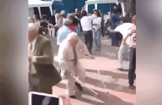 Seksenlik dededen olay şov! Bastonları attı ve...