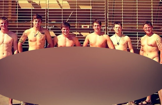 Cinsel organlarına çorap takıp çırılçıplak fotoğraf paylaştılar dünya şoke oldu ama