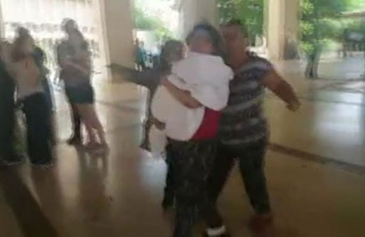 Antalya'da hastane önünde yürek yakan görüntü!