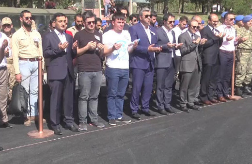 En acı tören! 11 aylık bebeğinin yastığına sarıldı