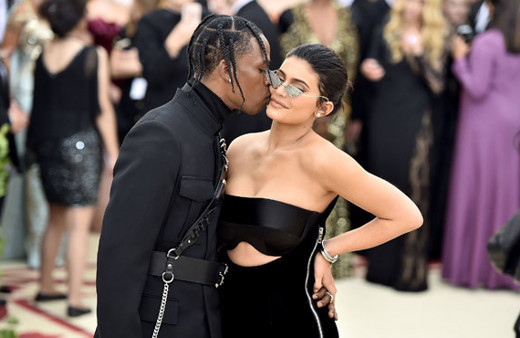 Denizde kum Travis'de para! Kylie Jenner'a aldığı doğum günü hediyesi yine bomba