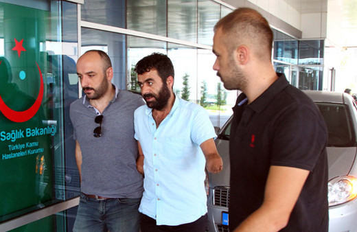 Kolları olmayan zanlı öyle bir halde yakalandı ki...