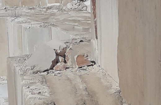 2 tonluk kayanın altında can verdi