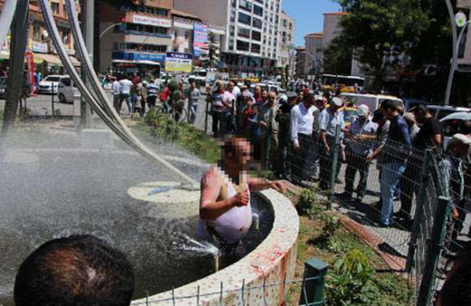 Kendini ateşe verdi: Süs havuzuna atılarak kurtarıldı!
