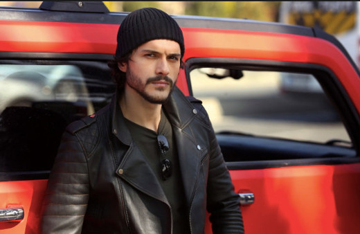 Çukur'da öldü fenomen oldu! Bakın Emrah Komiser hangi diziye geçti