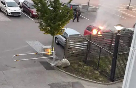 İsveç’te 80 otomobil kundaklandı