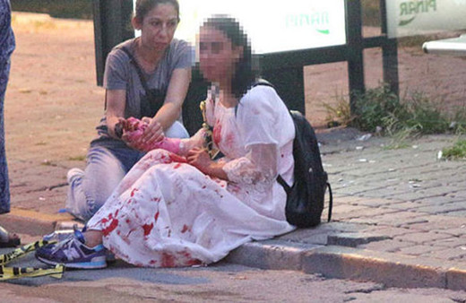 İstanbul'da korku dolu anlar... Otobüs durağında kanlar içinde!