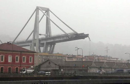 İtalya'da köprü çöktü!