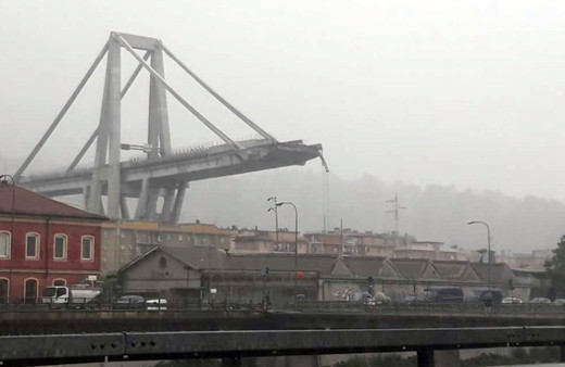 Devasa asma köprü çöktü onlarca ölü var! İşte olay yerinden ilk kareler