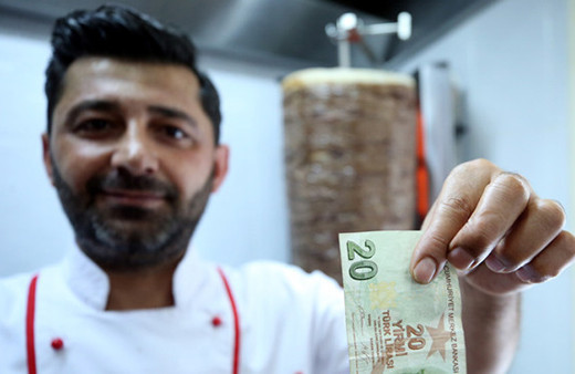 Bu lokantada 1 avro 1 TL'ye sabitlendi