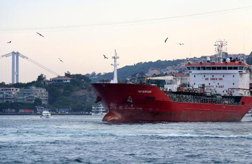 Boğaz'da korku dolu anlar: Kıyıya doğru böyle sürüklendi!