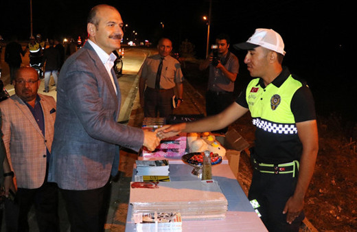 İçişleri Bakanı Soylu trafik denetimine katıldı