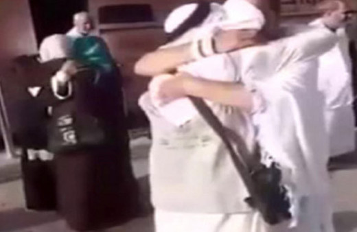 Suriyeli kardeşler 7 yıl sonra hacda karşılaştı