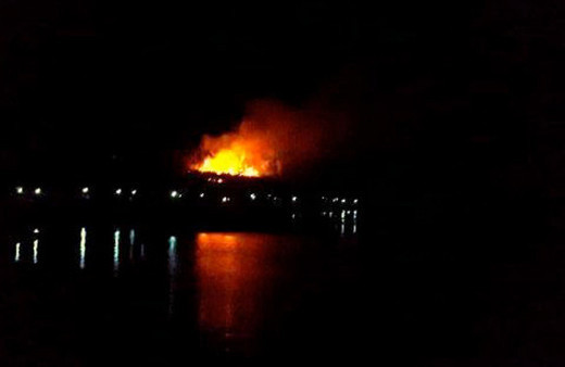 Düğünde atılan havai fişek ormanı yaktı