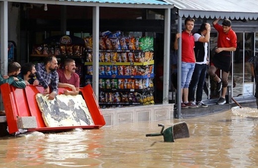 Erzurum'da sağanak ve dolu taşkına yol açtı