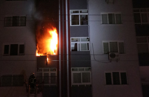 Adana'da 9 katlı apartmanda can pazarı