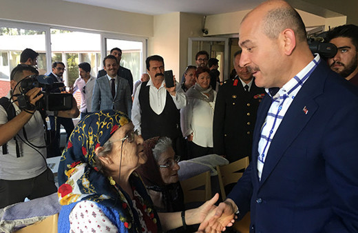 İçişleri Bakanı Soylu huzurevi sakinleriyle bayramlaştı
