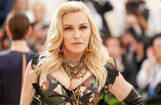 Madonna'dan Demet Akalın tarzı!