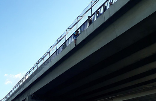 İntihar girişimi TEM Otoyolunu kilitledi!