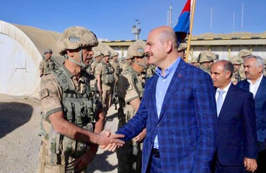 Bakan Soylu'dan Mehmetçik'e bayram ziyareti