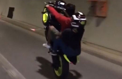 Avrasya Tüneli’nde korku dolu anlar! Sevgilisiyle tek teker üstünde böyle gitti