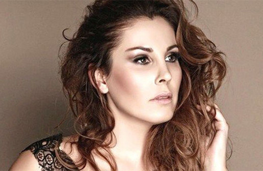 Funda Arar'ı şoka sokan haber konserdeyken haber aldı sinir krizi geçirdi