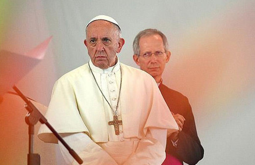 Papa çocuklara cinsel istismar olayları için özür diledi