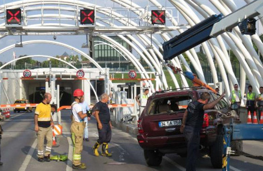 Avrasya Tüneli'nde trafiği kilitleyen kaza!