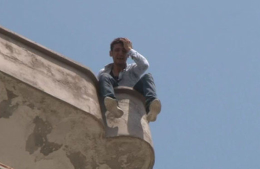 Bunu da yaptılar! İntihar girişimini canlı yayınladılar...