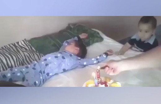 Uyuyan çocuğa doğum günü sürprizi yapılırsa...