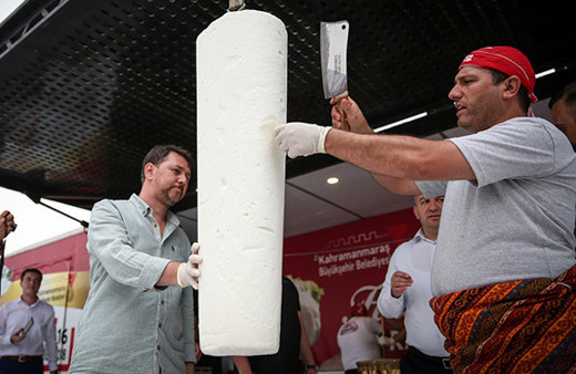 Bir ton dondurmayı ücretsiz dağıttılar