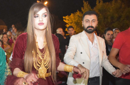 Şırnak'ta aşiret lideri dolar istemedi kızına takılanlara bakın!