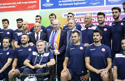 İstanbul BBSK, Efeler ligi ve Avrupa Şampiyonlar Ligi'ne tamamı milli ve yerli kadroyla hazırlanıyor