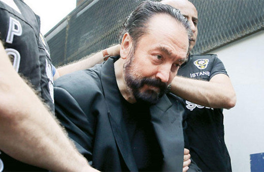 Adnan Hoca'ya kötü haber! Avukatı suçüstü yakalandı...