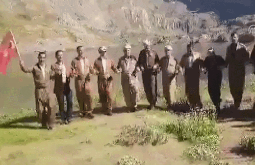 PKK'dan temizlenen dağda Türk bayraklarıyla halay çektiler 