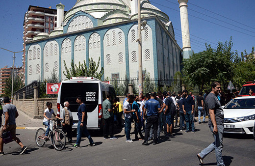 İnsanlığın bittiği an: Yaralılar can, hırsız cüzdan derdinde!