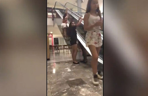 Yürüyen merdivene tırmanmak istedi, hüsrana uğradı! 