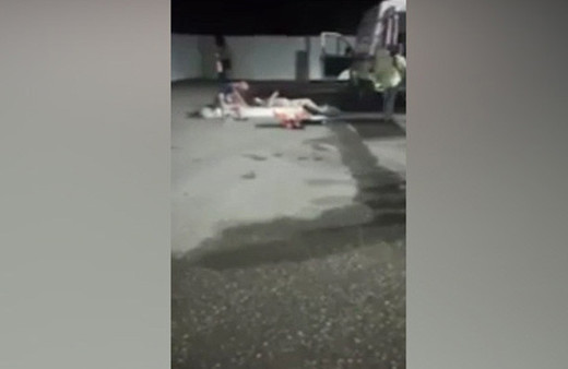 Nişanlısını çırılçıplak yaktı!