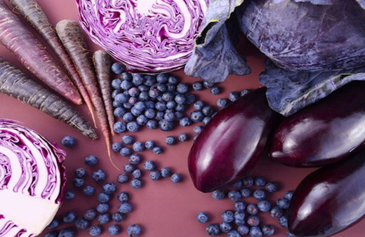 Gençliğin sırrı o renkte! İçindeki madde sayesinde...