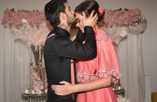 Seda Tosun annesinin elbisesi ile nişanlandı