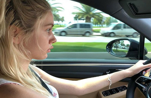 Ehliyetini de aldı! Aleyna Tilki ilk arabasına servet ödedi