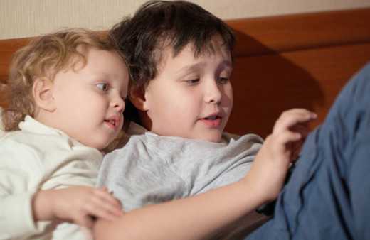 Uzmanlar uyarıyor! 3 yaş altı çocuklar telefondan uzak dursun